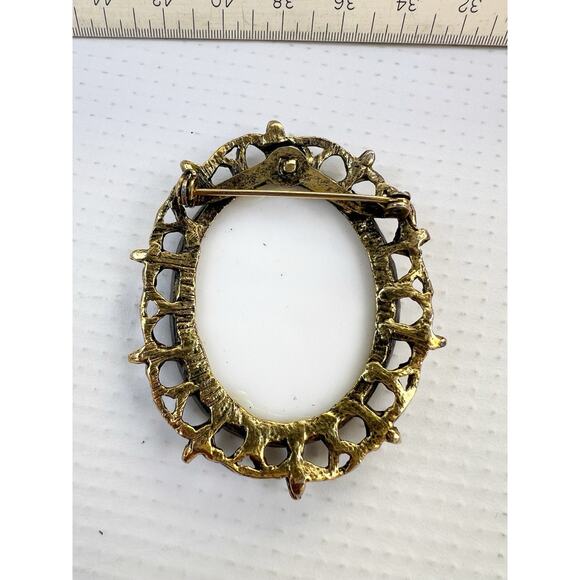 Vintage Blue Boy Brooch Porcelain Cameo Styled Regency Gold Tone Framed - Picture 4 of 4